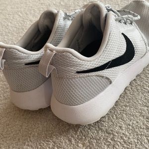 Cloud Grey Nike Roshe